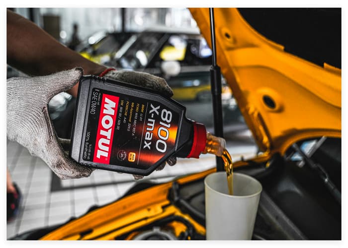 How often should the engine oil of a car be changed?缩略图